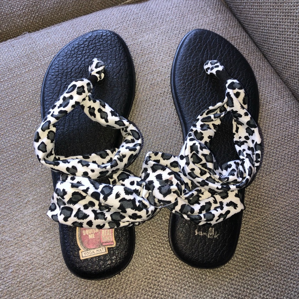 BRAND NEW leopard Sanuk slip on sandals